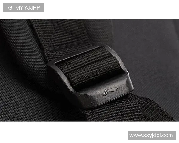 足球明星个性书包图片展示让你领略运动与时尚的完美结合