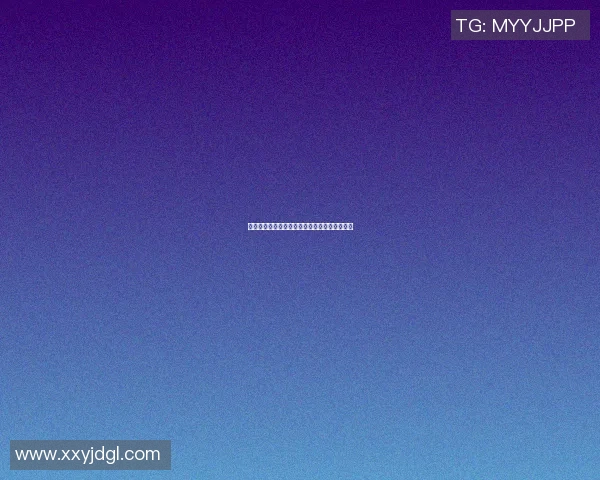 足球明星双手叉腰展现自信风采的精彩瞬间合集